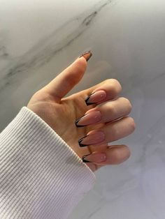 Hard Gel Nails, French Manicure Nails, Black Nail Designs, Girls Nails, Minimalist Nails, Fancy Nails