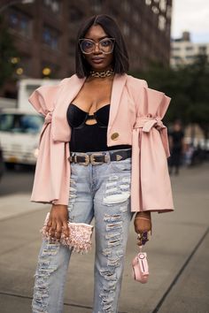 English Outfit, Eclectic Outfits, Fashion Haute Couture, Tight Dress Outfit, Nylon Magazine, Mode Kimono, Nyfw Street Style, Fashion Tops Blouse, Sleeves Designs For Dresses