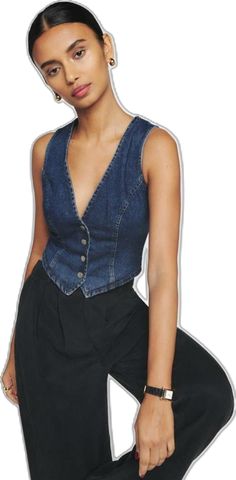 Denim Top Outfit Women, Tops 2024 Trends, How To Style A Denim Top, Denim Vest Outfits For Women, Denim Bustier Outfit, Denim Tops Women, Jeans Top Outfit, Denim Outfit Aesthetic, Denim Outfits For Women