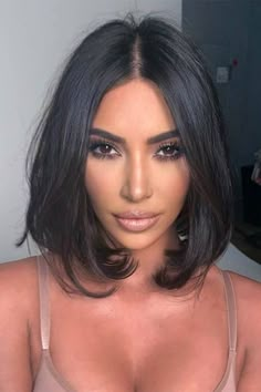 Kim Kardashian Short Hair, Modern Bob Haircut, Modern Bob Hairstyles, Estilo Kim Kardashian, Kim Kardashian Hair, Modern Bob, Kardashian Hair, Hairstyles Bob, Angled Bob Hairstyles