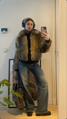 Fluffy Gilet Outfit, Cold Layered Outfits, Freezing Cold Outfits, Statement Jacket Outfit, Winter Layered Outfits, Afghan Coat Outfit, Wintercore Outfits, Russian Style Fashion, Europe Fall Outfits