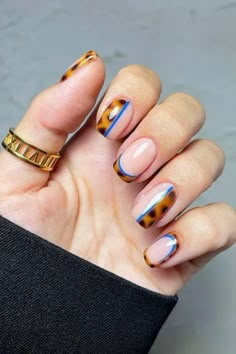 Fallnails Autumn 2022, Blue Brown Nail Designs, Autumn Nails Tortoise Shell, Nails African Design, Tortoise And Blue Nails, Tortie Nails, Sophisticated Nail Designs, Tortoise Shell Nails, Nails September