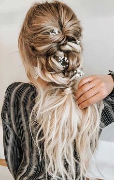 57 Gorgeous Wedding Hairstyles For A Gorgeous Rustic Wedding 1 - I Take You | Wedding Readings | Wedding Ideas | Wedding Dresses | Wedding Theme Gorgeous Wedding Hairstyles, Fall Wedding Hairstyles, Boho Bridal Hair, Rustic Wedding Hairstyles, Wedding Readings, Beautiful Braided Hair, Boho Wedding Hair, Braided Ponytail Hairstyles, Wedding Hair Inspiration