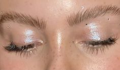 Glitter Eye Looks, Outfits Organization, Nature Nails, Aesthetic Amazon, Cats Christmas, How To Do Makeup, Make Up Inspo, Outfit Look, Vintage Elegant