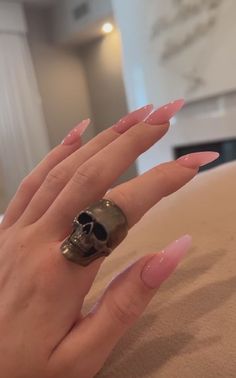 Uñas Kylie Jenner, Kardashian Nails, Kylie Nails, Kylie Jenner Nails, Celebrity Nails, Dots Nails, Almond Acrylic Nails, Pink Acrylic Nails, Long Acrylic Nails