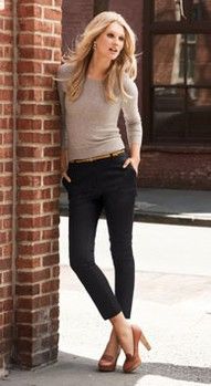 Interview Attire? simple outfit with oxfords & skinny belt (maybe change the sweater to a more formal blouse) Black Chinos Outfit Women, Corporate Work Outfits Women, Corporate Work Outfits, Chinos Outfit Women, Chinos Outfit, Style Casual Chic, Chique Outfits, Black Chinos, Brown Belt