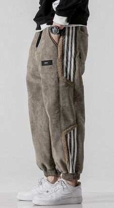 Bohemian Man, Modern Street Style, Streetwear Mode, Cotton Sweatpants, Streetwear Men, 자수 디자인, Cooler Look, Fleece Sweatpants, Street Look