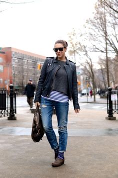 Black Dansko Clogs Outfit, Dansko Clogs Outfit Work, Clogs With Socks Outfit, Birkenstock Outfit, Wardrobe Consultant