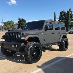 a gray jeep parked in a parking lot