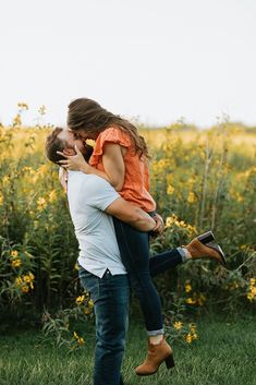 Posing ideas and prompts for couples and engagement session. Captured by Aubree Taylor Photo | Iowa wedding photographer. Trail Couple Pictures, Prompts For Couples Photography, Couples Prompts Photography, Couple Tree Photography, Country Couple Dancing In Headlights, Engagement Session Posing, Photo Poses For Couples