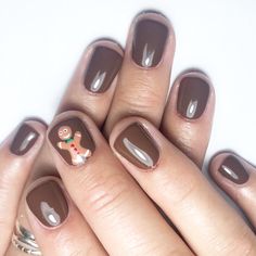 Natural nails brown gel polish gingerbread nail art christmas nails Chocolate Christmas Nails, Gingerbread Man Nails Design, Gingerbread Nails Short, Natural Nails Brown, Pretty Nails For Winter Short, Christmas Nails Gel Short Simple, Natural Christmas Nails, Brown Christmas Nails, Gingerbread Nail Art