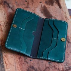 Leather Wallet Mens Handmade, Leather Bag Tutorial, Leather Wallet Design, Stylish Leather Bags, Diy Leather Projects, Leather Tooling Patterns, Leather Jewelry Diy, Leather Wallet Pattern, Minimalist Leather Wallet