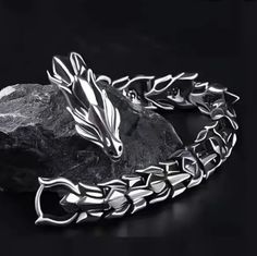 New Men's Retro Dragon Pattern Dragon Head Bracelet. Made Of Durable And Long-Lasting Alloy Material, This Bracelet Is Perfect For Everyday Wear. Approximately 8". Dragon Chino, Dragon Bracelet, Dragon Pattern, Silver Dragon, Dragon Head, Mens Leather Bracelet, Mens Accessories Jewelry, Boutique Accessories, Trendy Jewelry