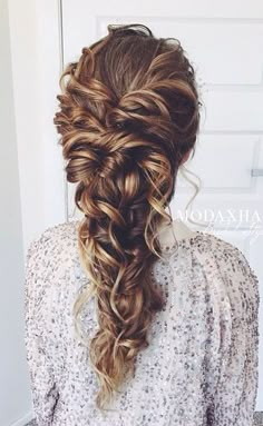 Long Hairstyle Ideas for Wedding Prom - Deer Pearl Flowers / http://www.deerpearlflowers.com/wedding-hairstyle-inspiration/long-hairstyle-ideas-for-wedding-prom/ Fishtail Braid, Long Hair With Bangs, Long Layered Hair, Formal Hairstyles, Short Curly Hair, Long Curly Hair, Long Curly, Hair Dos, Gorgeous Hair