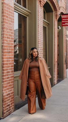 Mode Monochrome, Monochromatic Fashion, Plus Size Looks, Monochromatic Outfit, Outfit Trends, Camel Coat, Plus Size Fashion For Women