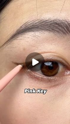 Eyebrows Makeup Tutorial, Pink Eyeliner Makeup, Perfect Eyebrow Makeup, Eyebrows At Home, Shape Your Eyebrows, Eye Makeup Eyeliner, Pink Eyeliner, Pink Key, Eyebrow Makeup Tutorial