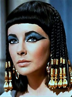 Cleopatra Make-up, Ancient Egyptian Makeup, Makeup Forever Concealer, Egyptian Eye Makeup, Cleopatra Makeup, Egyptian Hairstyles, Makeup History