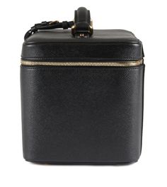 Black leather zipped cosmetic case from Dolce & Gabbana. Featuring a mirror, a detachable leather tag and inner pockets. Made in Italy. Composition: leather Dimensions: W: 25 cm x H: 17.5 cm x D: 17 cm Product code: BI0638A1001 80999 Luxury Portable Rectangular Case, Luxury Rectangular Cases, Luxury Round Case For Formal Occasions, Luxury Rectangular Storage Case, Luxury Portable Box Bag For Formal Occasions, Elegant Round Business Case, Elegant Portable Cases For Business, Classic Rectangular Case, Elegant Rectangular Storage Case