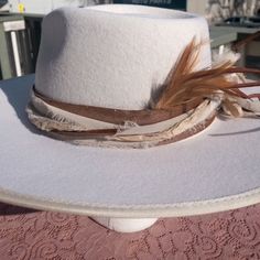 Ribbon Hat Bands, Luxury Brown Hat Bands For Country Events, Luxury Adjustable Cream Hat Band, Luxury White Country Hat Bands, Flea Style Hat Bar, Custom Hat Bar Ideas, How To Make A Hat Band, Custom Hat Bands