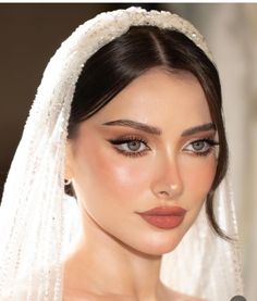 Makeup Icons, Full Glam, Glamorous Makeup, Elegant Makeup, Make Me Up, Makeup For Brown Eyes, Bridal Makeup, Makeup Inspiration, Bridal Style