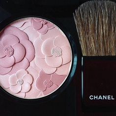 Jardin de Chanel Blush Camelia Rose Chanel Spring 2015 Reverie Parisienne Collection #chanel #spring2015 #chanelcamelia Chanel Blush, Chanel Cosmetics, Chanel Perfume, Chanel Beauty, Chanel Makeup, High End Makeup, Pink Chanel, Trendy Makeup