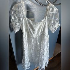 Never Worn Cute White Lace Mini Dress, White Lace Dress For Daytime, White Lace Daytime Dress, Cute Lace Mini Dress For Brunch, Cute Lace Dress For Brunch, White Mini Dress, Mini Dress, Womens Dresses, White