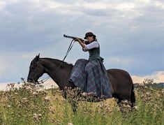 Female Cowboy Aesthetic, Shooting Reference Pose, Horse Riding Pose Reference, Woman Holding Knife, Wild West Women, Old West Fashion, Cowboy Poses, Cowboy Reference, Shooting Reference