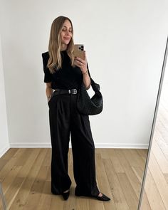 Trousers Office Outfit, Wide Leg Jeans Outfit Street Style, Black Wide Leg Trousers Outfit, Black Trousers Outfit Work, Wide Leg Pants Outfit Work, Black Trousers Outfit, Black Work Outfit, Wide Leg Trousers Outfit, Chic Workwear