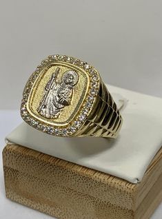 ● Mens Real Gold 14K Solid Yellow and White Gold 14 Karat White Diamond Ring St Jude Saint Jude San Judas Religious Anillo Mens Jewelry ●Metal : 14K Solid Yellow and White Gold ●Purity : 14k with authenticity stamp ●Made in : United States ●Shape : Saint Jude St Jude St Judas ● Size: 10 ● Weight: Approx 6.8 Grams ● Size: (Message us for custom size) If sizing is needed then message before placing your order for the price. The item will not be eligible for return if the sizing is done also the pr Luxury Gold Signet Ring With 17 Jewels, 14k Gold Jewelry With 17 Jewels, Gold Signet Ring With 17 Jewels, St Judas, Saint Jude, White Diamond Ring, St Jude, Jewelry Metal, Solid Yellow