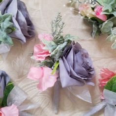 Grey silk rose, pale pink sweetpea and grey foliage groomsmen buttonholes Pink And Grey Wedding Flowers, Silk Dusty Rose Flower, Dusky Pink Roses, Groomsmen Buttonholes