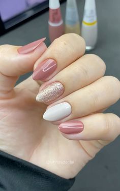 #unhas #inspiração Fall Nail Trends, Nail Art Kit, Fall Nail Art, Fall Nail, Fall Nail Designs, Nail Polishes, Nude Nails, Nail Trends, Almond Nails