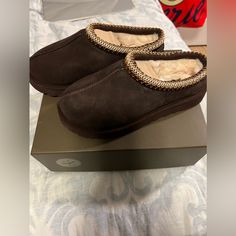 Brand New With Box And Tags Ugg X Madhappy Tasman Slipper In Chocolate Brown Size 8. Never Worn In Perfect Condition. No Flaws. Ugg Dakota Slippers, New Uggs, Ugg Scuffette, Brown Slippers, Tasman Slippers, Ugg Dakota, Chestnut Uggs, Ugg Tasman Slippers, Birkenstock Boston Shearling