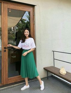 Glam Tomboy, Mid Skirts, Long Skirt Fashion, Stylish Summer Outfits, Ulzzang Fashion, Korea Fashion, Korean Street Fashion