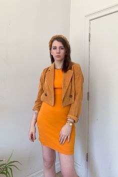 how to style monochrome outfits and how to style a tonal outfit. All orange outfit styling tips. click for more info #monochromatic All Orange Outfit, One Color Outfit, Monochrome Makeup Look, Color Outfits, Casual Attire For Women, Outfit Styling, Monochromatic Outfit