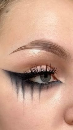 High Fae Makeup, Ghost Makeup Halloween, Pelottava Halloween, Maquillage Halloween Simple, Spooky Makeup, Halloweenský Makeup, Holloween Makeup, Cute Halloween Makeup, Halloween Eye Makeup