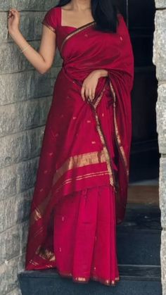 Saree For Sisters Wedding Indian Fashion, Temple Saree Look, Retro Saree Blouse, Blouse With Red Saree, Red Saree For Farewell, Kancheepuram Saree, Aesthetic Saree, Red Saree Wedding, Farewell Saree