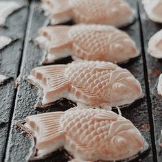 there are many fish carved on the table