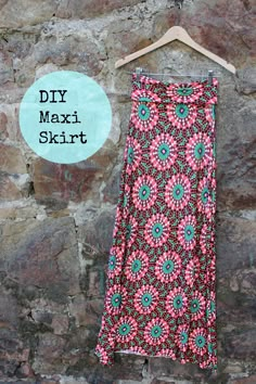 a skirt hanging on a stone wall next to a sign that says diy maxi skirt