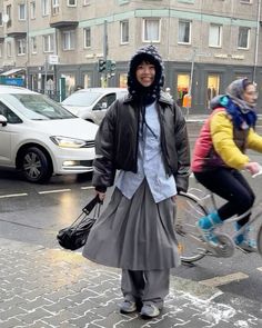 Winter Outfits Japan Street Style, Winter 2025 Outfits Trends, Japan Outfits Winter, Japan Winter Outfit Street Style, Japan Ootd Winter, Winter Fashion Japan, Japan Aesthetic Outfit, Winter Shoes 2023, Grunge Skirt Outfit