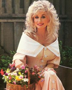 Dolly Parton Wigs, Dolly Parton Pictures, Dolly Parton, Layered Hair, Hair Extension, Hair Dos, Medium Length Hair Styles, My Website