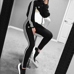 Adidas Classic Three Stripe Legging Size Large Never Worn No Tags Can Be Dressed Up Or Down Photos For Reference Never Worn No Tags Gym Clothes Women Adidas, Adidas Leggings Outfit, Legging Adidas, Looks Adidas, Adidas Outfit Women, Outfit Essentials, Branded Outfits, Looks Country, Model Pose