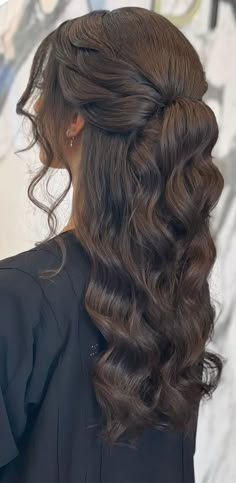 Prom Hairstyles Waves, Wavy Hairstyles Updo, Prom Long Hairstyles, Hair Styles For Party Night, Hairstyle For Prom Night, Hairstyles For Party Night, Romantic Updos, Soft Wavy Hair, Bridesmaid Hair Inspo