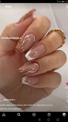 Elegant Natural Nail Designs, Natural Nails Manicure Design, Millennial Nails, Nails Nude Cortas, Classy Natural Nails, Gold Design Nails, Classy Nude Nail Designs, Nail Art Classy, Acrylic Nails Nude