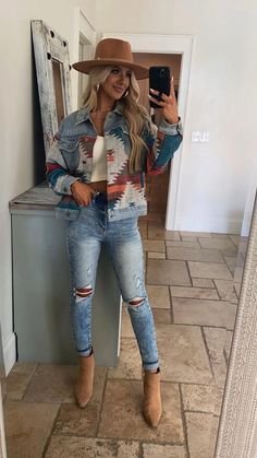 Western Outfits Women Fall, Nashville Style Outfits, Country Concert Outfit Ideas, Concert Outfit Winter, Country Concert Outfits, How To Have Style, Concert Outfit Ideas, Country Style Outfits, Western Wear Outfits