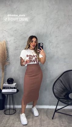 Midi Skirt Outfit Classy, Housewife Outfit, Smart Casual Women Outfits, Sassy Outfit, Stylish Work Attire, Classy Casual Outfits, Causual Outfits, Simple Trendy Outfits