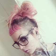 Side Undercut, Types Of Hair Color, Blonde Pixie Cuts, Goth Beauty