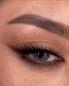 Formal Makeup Eyeshadow, Simple Wedding Makeup For Hooded Eyes, Simple Ball Makeup, Wedding Makeup Bridesmaid Brown Eyes, Simple Makeup Looks Eye Shadow, Simple Makeup Brown Eyes, Simple Formal Makeup, Simple Graduation Makeup, Champagne Eye Makeup