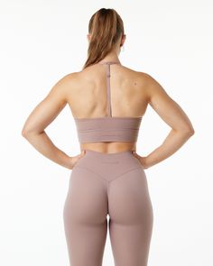 HIGHLIGHTS. Brushed on inside and outside. Mid chest front neckline style. High waistband. Adjustable straps. Moisture-wicking fabric. Alphalete core wordmark logo in tonal raised silicone. Longline. Medium to low impact and includes removable cups FIT SUGGESTION. This item runs true to Alphalete’s standard fit.. If you are between sizes, we recommend sizing up for a relaxed fit and down for a body-con fit. Model is 5’5”/165cm, wearing a size S with a 32”/81cm bust. MATERIALS AND WASHING DIRECTI Wordmark Logo, Wonder Bra, Word Mark Logo, Model Poses Photography, Gym Style, Model Poses, Sporty Style, Black Friday Sale, Moisture Wicking Fabric