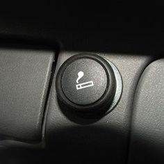 the control button on a car's steering wheel