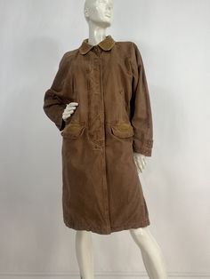 Brandon Thomas jacket, vintage Brandon Thomas coat, women's size small, would also fit medium, please verify exact measurements below  Measurements:  Shoulder 18"-19"/sleeve 22"/bust (pit-pit)24"/waist 22"/hip 22.5"/length 39.5" Mannequin measurements:  5'8", bust 34", waist 25", hip 33" Please note that vintage clothing sizes can vary greatly.  The Measurements provided  are approximate and are taken lying flat.  I suggest taking a similar garment from your wardrobe and measure it while lying f Retro Long Coat Outerwear With Pockets, Vintage Single Breasted Long Coat, Vintage Single-breasted Long Coat, Vintage Long Single-breasted Coat, Vintage Collared Outerwear With Button Closure, Vintage Outerwear For Fall, Fall Vintage Fashion Single-breasted Outerwear, Brown Vintage Fashion Outerwear For Fall, Brown Vintage Outerwear For Fall